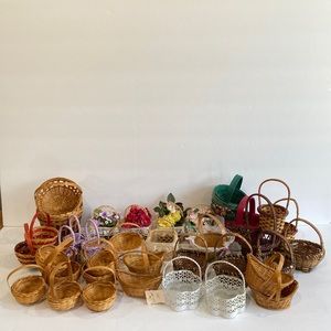 Vintage miniature wicker baskets. Easter basket / egg basket / flower basket.